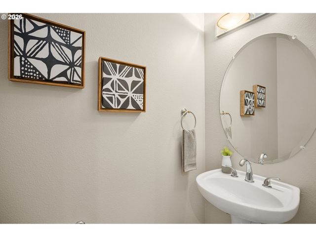2667 Nw THURMAN St, Portland, OR 97210