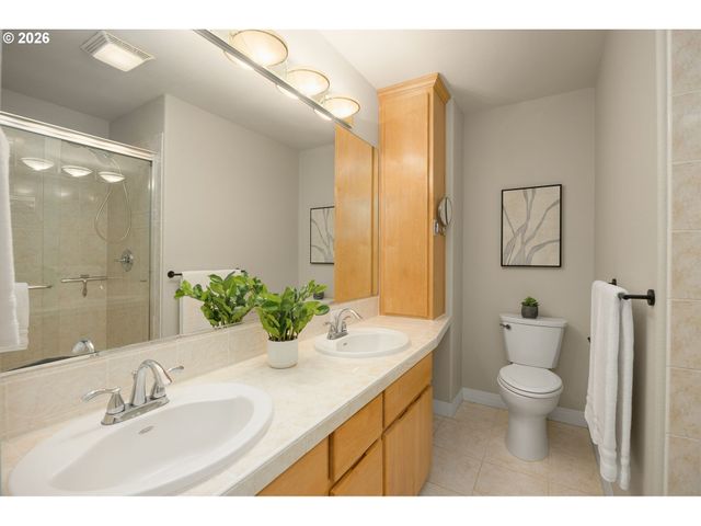 2667 Nw THURMAN St, Portland, OR 97210