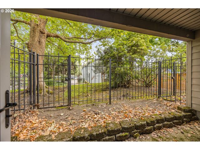 2667 Nw THURMAN St, Portland, OR 97210