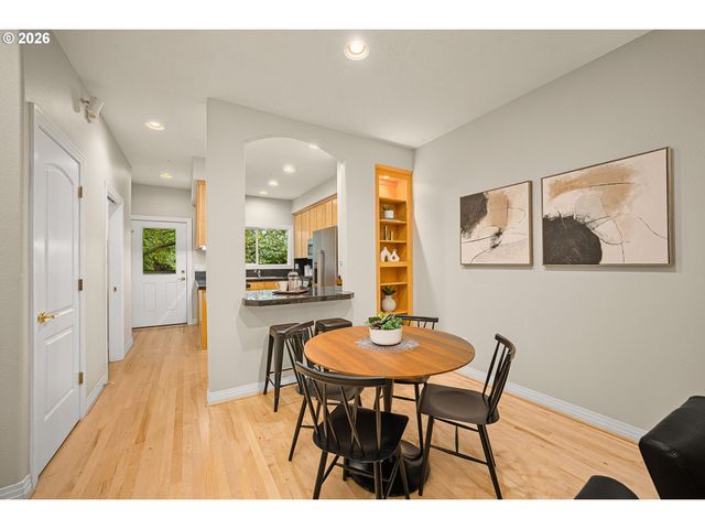 2667 Nw THURMAN St, Portland, OR 97210
