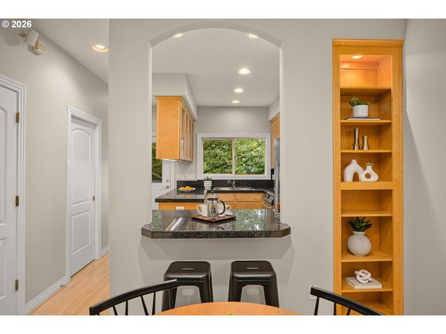 2667 Nw THURMAN St, Portland, OR 97210