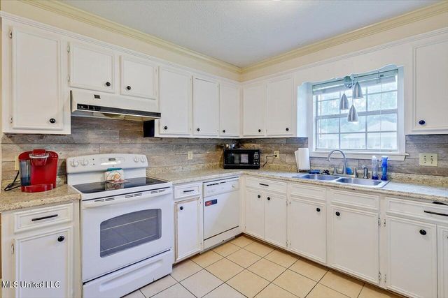 2030 Red Oak Drive, Brandon, MS 39042