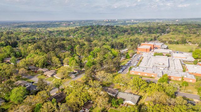 901 N McKinley Street, Little Rock, AR 72207