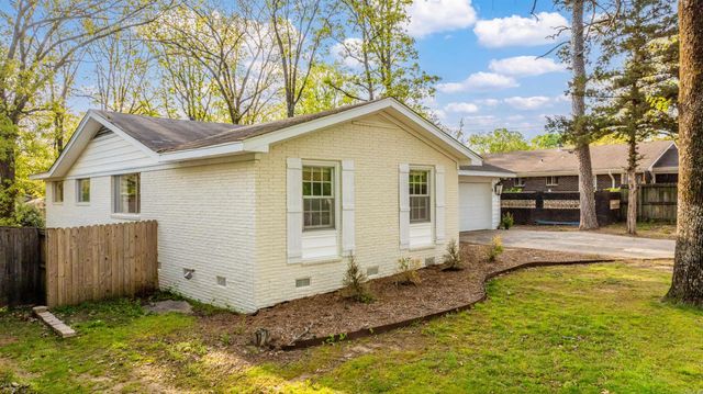 901 N McKinley Street, Little Rock, AR 72207