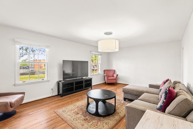 901 N McKinley Street, Little Rock, AR 72207