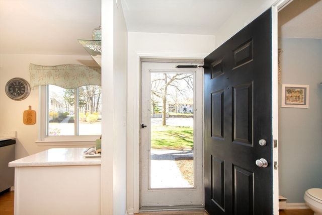 1 Beals Cove Rd C, Hingham, MA 02043
