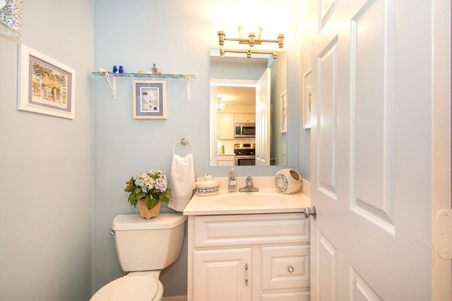 1 Beals Cove Rd C, Hingham, MA 02043