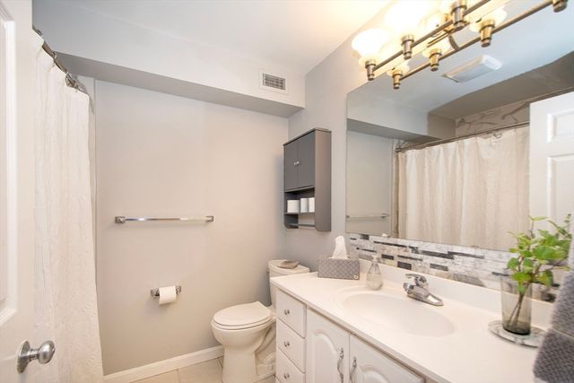 1 Beals Cove Rd C, Hingham, MA 02043