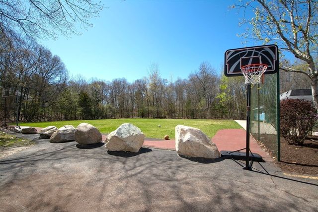 1 Beals Cove Rd C, Hingham, MA 02043