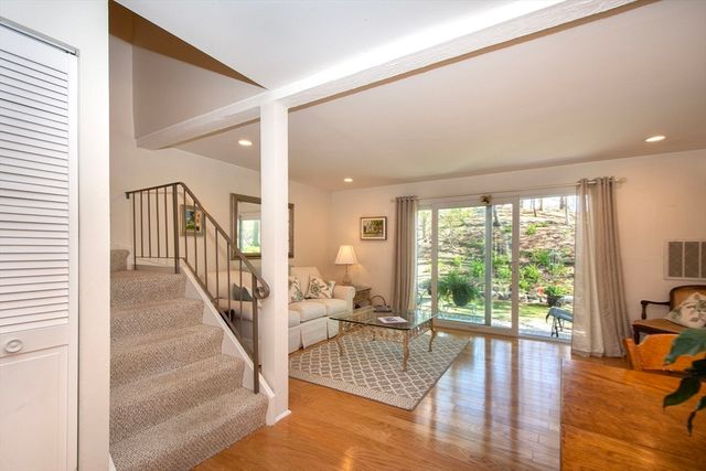 1 Beals Cove Rd C, Hingham, MA 02043