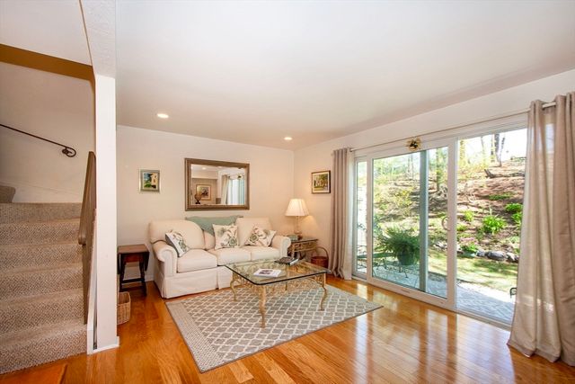 1 Beals Cove Rd C, Hingham, MA 02043