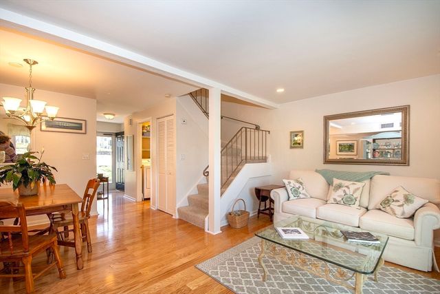 1 Beals Cove Rd C, Hingham, MA 02043