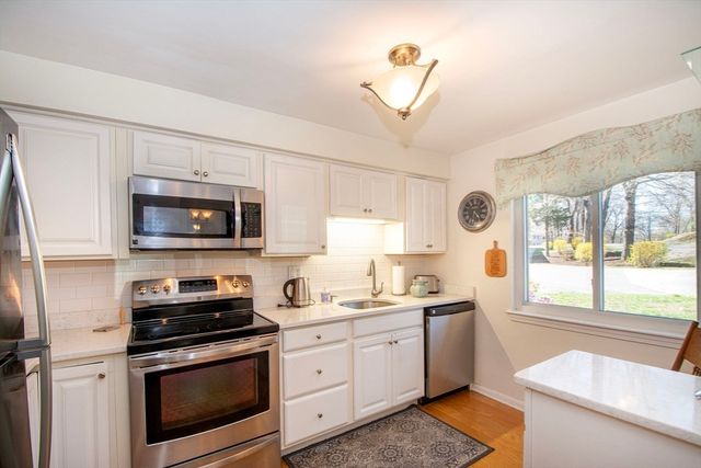 1 Beals Cove Rd C, Hingham, MA 02043