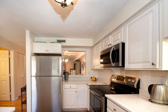 1 Beals Cove Rd C, Hingham, MA 02043