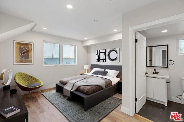 1724 Menlo Avenue B, Los Angeles, CA 90006