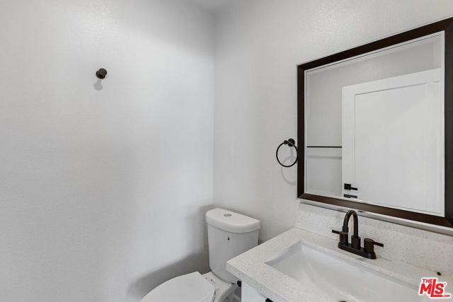 1724 Menlo Avenue B, Los Angeles, CA 90006