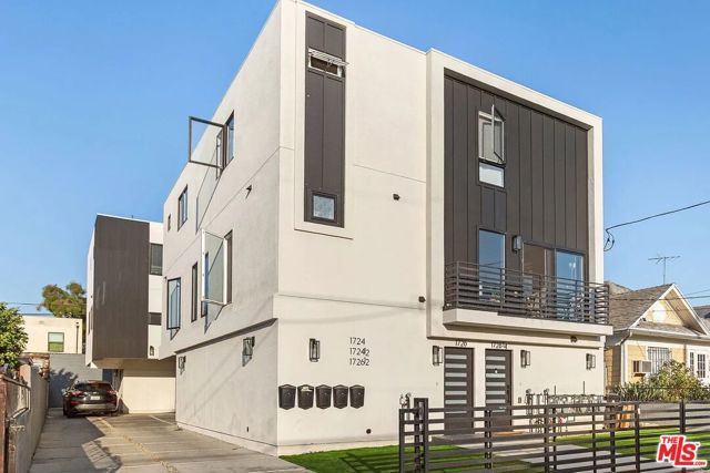 1724 Menlo Avenue B, Los Angeles, CA 90006