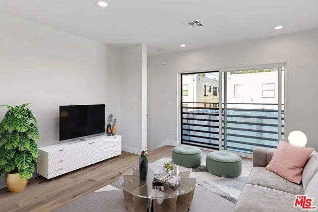 1724 Menlo Avenue B, Los Angeles, CA 90006