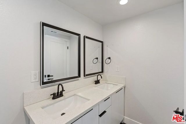 1724 Menlo Avenue B, Los Angeles, CA 90006