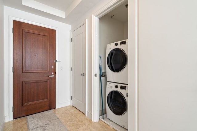 1 Charles St S 601, Boston, MA 02116