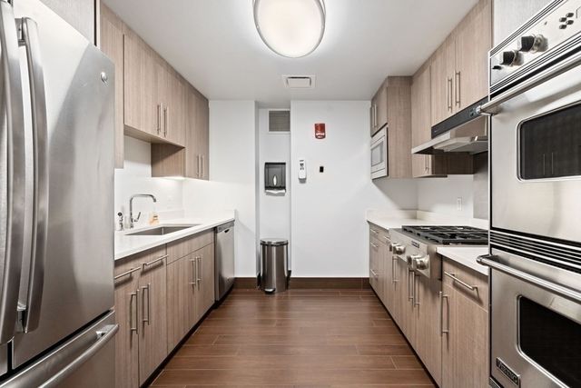 1 Charles St S 601, Boston, MA 02116
