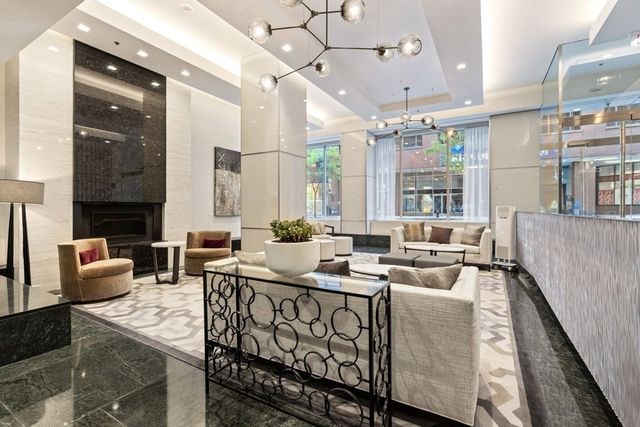 1 Charles St S 601, Boston, MA 02116
