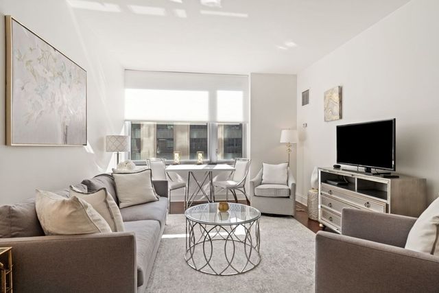 1 Charles St S 601, Boston, MA 02116