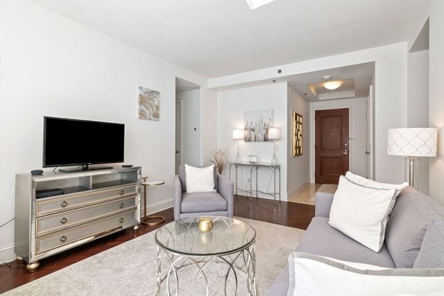 1 Charles St S 601, Boston, MA 02116