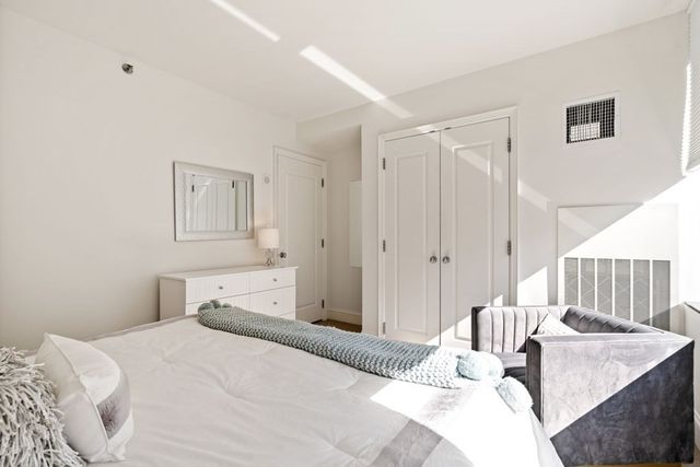 1 Charles St S 601, Boston, MA 02116