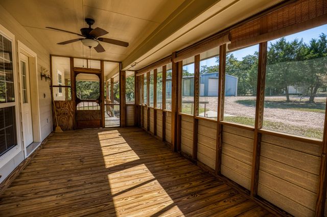 2080 Dead End LN, Ledbetter, TX 78946