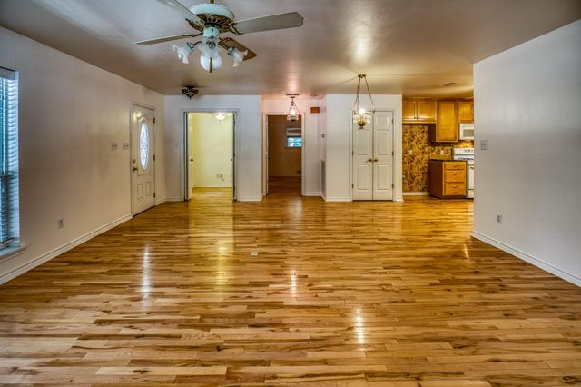 2080 Dead End LN, Ledbetter, TX 78946