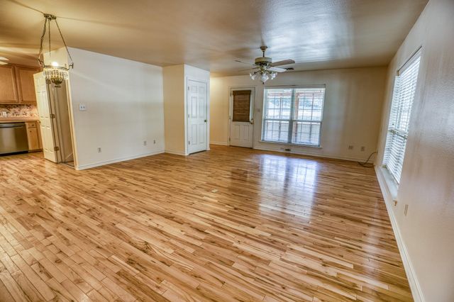 2080 Dead End LN, Ledbetter, TX 78946