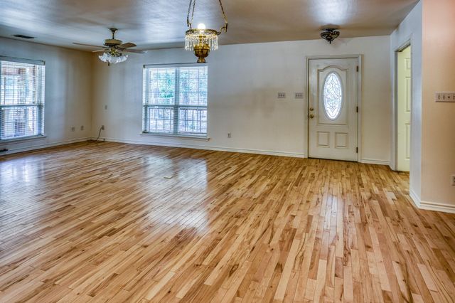 2080 Dead End LN, Ledbetter, TX 78946