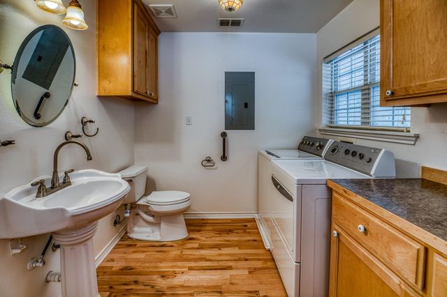 2080 Dead End LN, Ledbetter, TX 78946