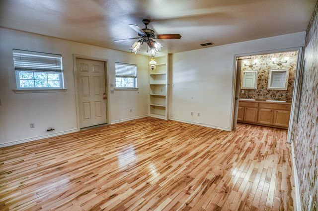 2080 Dead End LN, Ledbetter, TX 78946