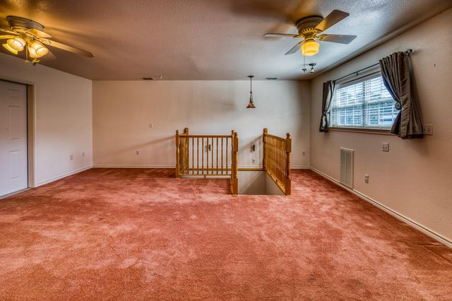 2080 Dead End LN, Ledbetter, TX 78946