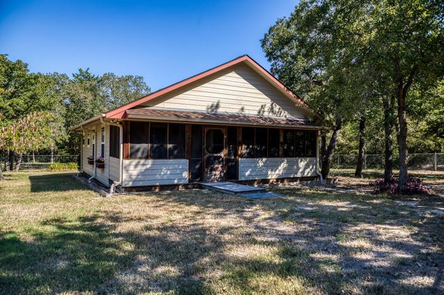 2080 Dead End LN, Ledbetter, TX 78946