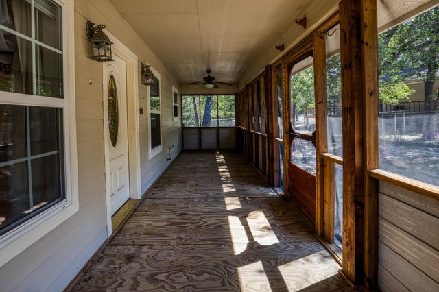 2080 Dead End LN, Ledbetter, TX 78946