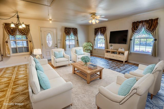2080 Dead End LN, Ledbetter, TX 78946