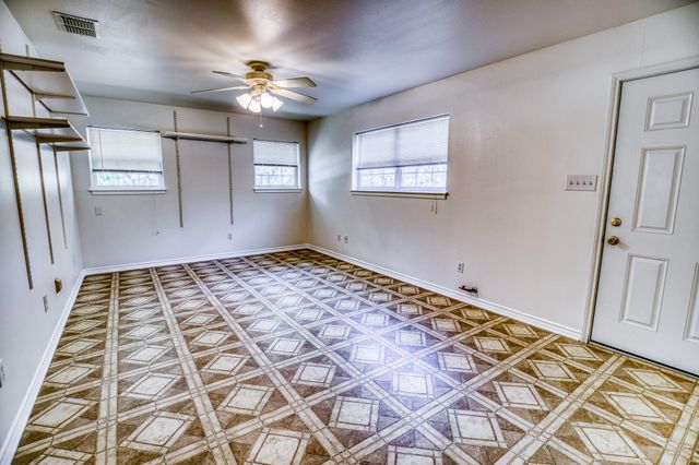 2080 Dead End LN, Ledbetter, TX 78946