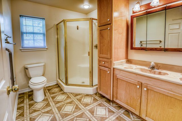 2080 Dead End LN, Ledbetter, TX 78946