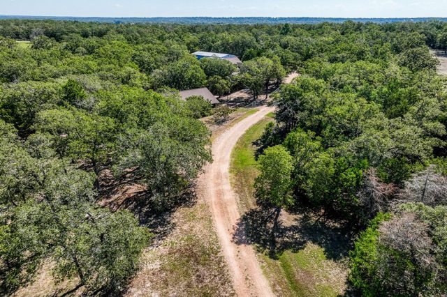 2080 Dead End LN, Ledbetter, TX 78946