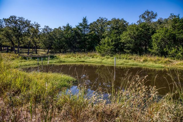 2080 Dead End LN, Ledbetter, TX 78946