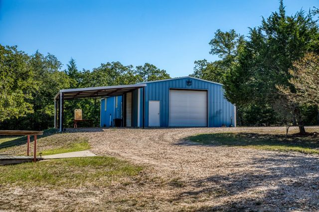 2080 Dead End LN, Ledbetter, TX 78946