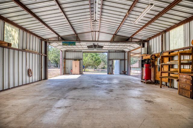 2080 Dead End LN, Ledbetter, TX 78946