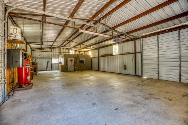 2080 Dead End LN, Ledbetter, TX 78946