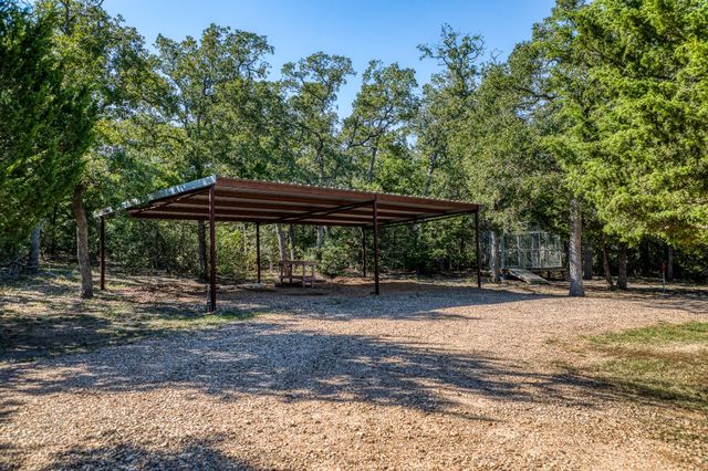2080 Dead End LN, Ledbetter, TX 78946