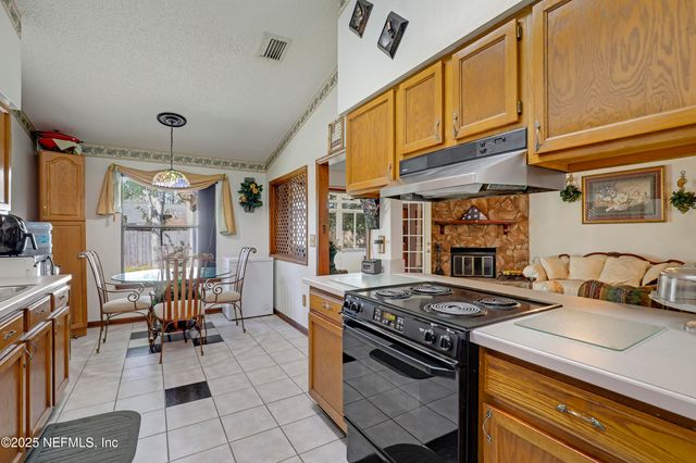 10086 HUNTINGTON FOREST Boulevard E, Jacksonville, FL 32257