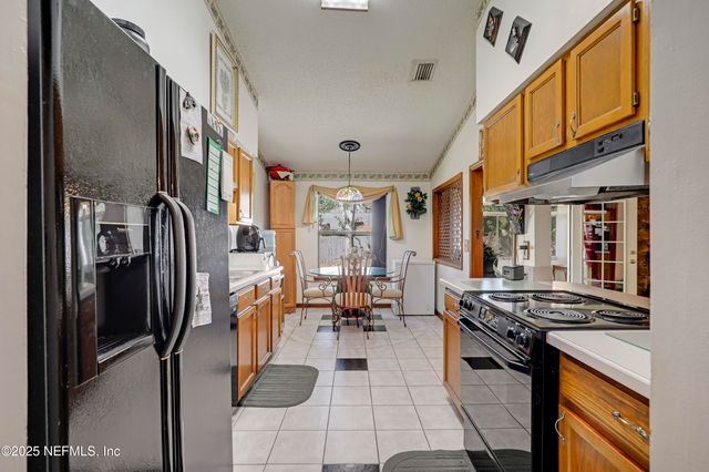 10086 HUNTINGTON FOREST Boulevard E, Jacksonville, FL 32257