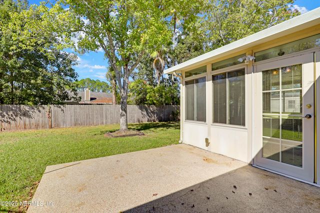 10086 HUNTINGTON FOREST Boulevard E, Jacksonville, FL 32257